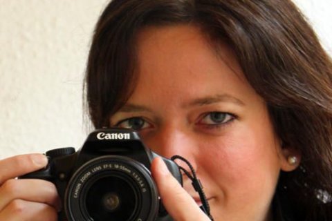 Marion Rumpker. Hat Kommunikationsmanagement studiert und ist selbständige Mediendesignerin. Ihre Leidenschaft ist die Fotografie.